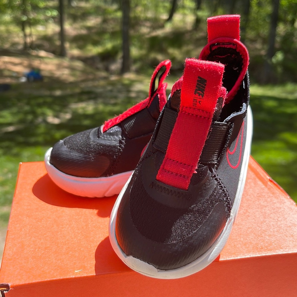 Nike Lil Runner 2 size 6C (toddler). EUC.